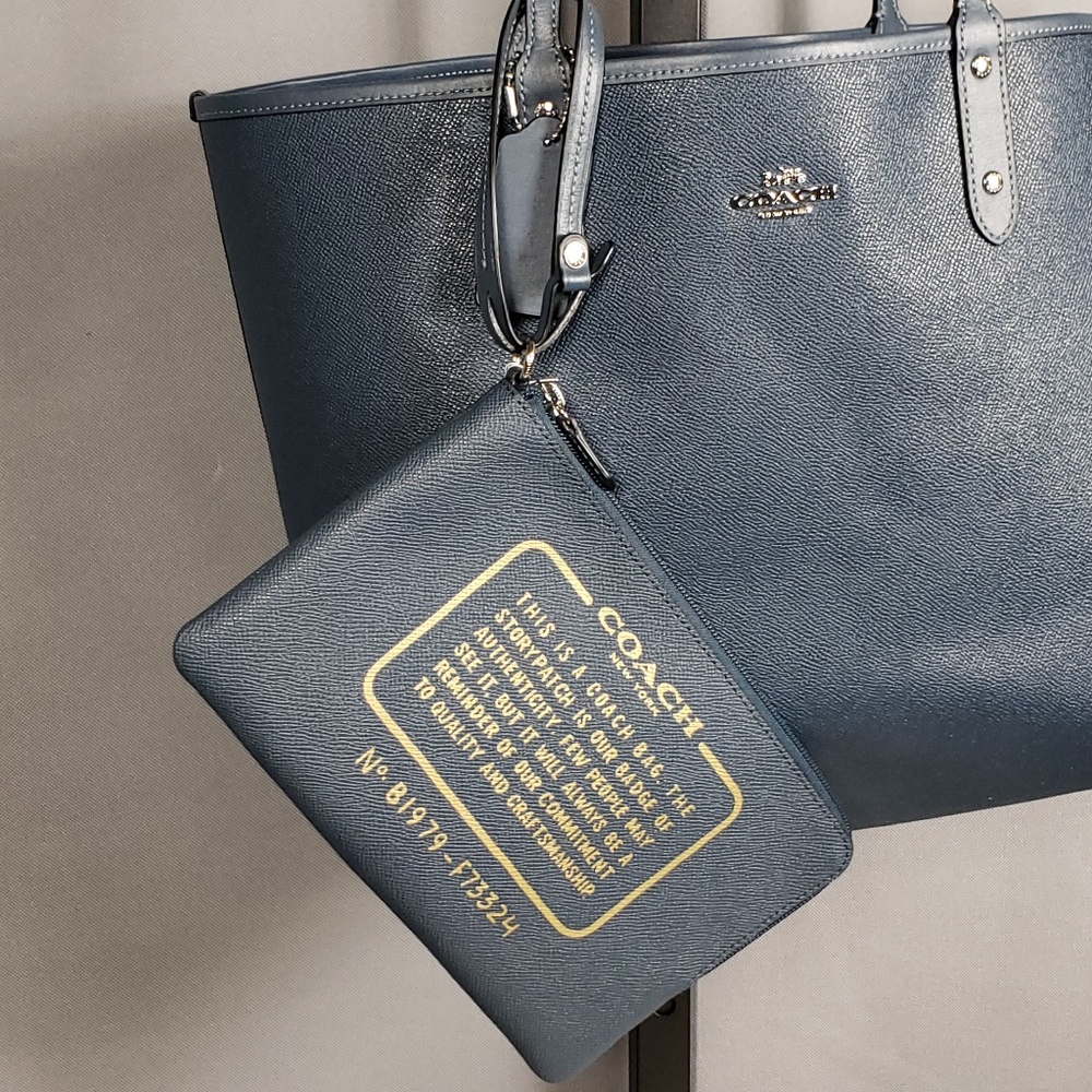🆕 Coach Signature Rainbow City Reversible Tote - Picture 5 of 8